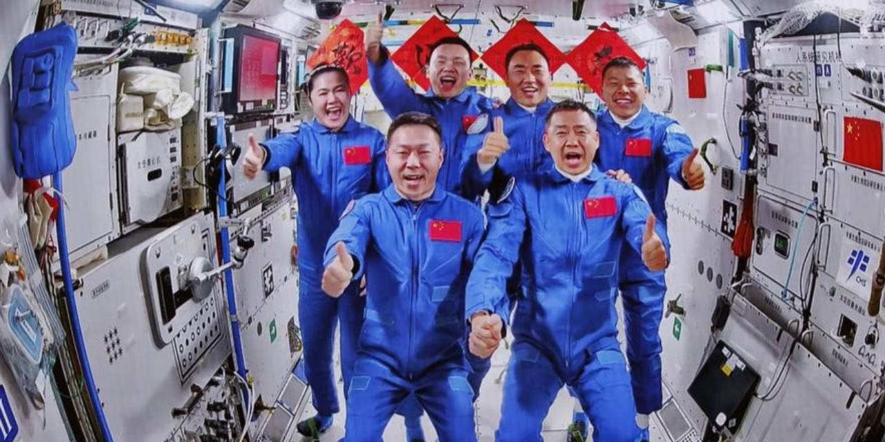 Çin uzay istasyonunda nöbet değişimi: Yeni mürettebat görev başında