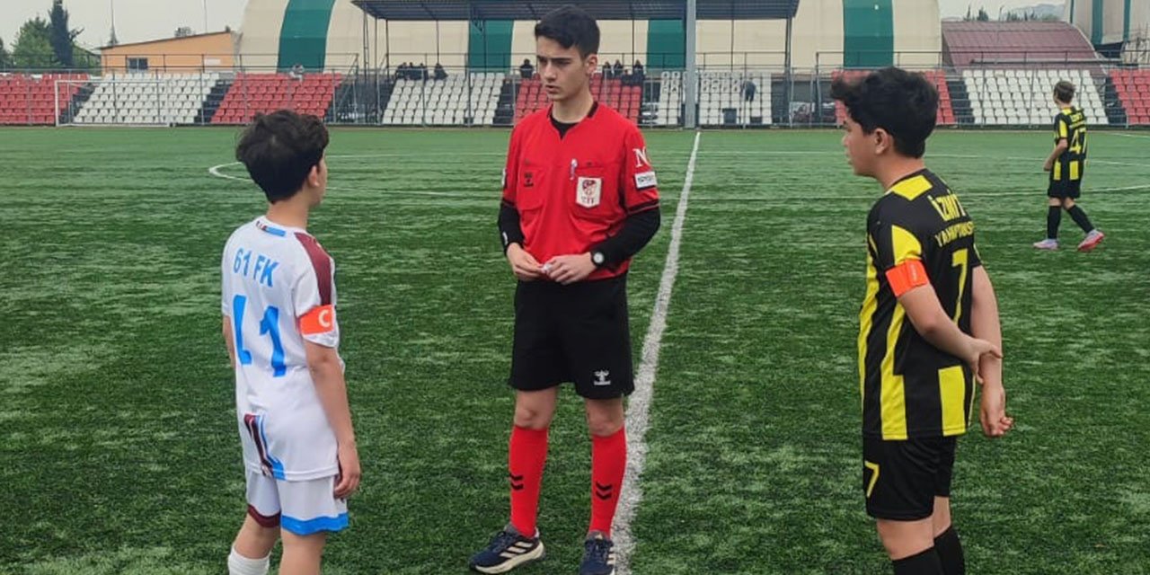 Genç hakemin hareketi alkış aldı