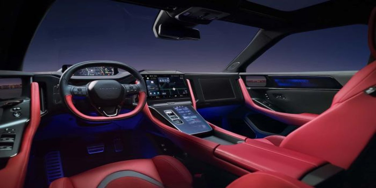 Yeni Honda GT'de bir değil iki değil tam altı ekran var