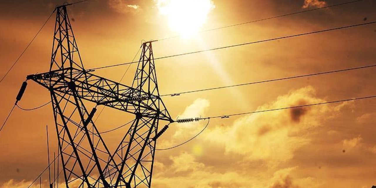 Batı Avrupa'da milyonlarca kişi elektriksiz kaldı