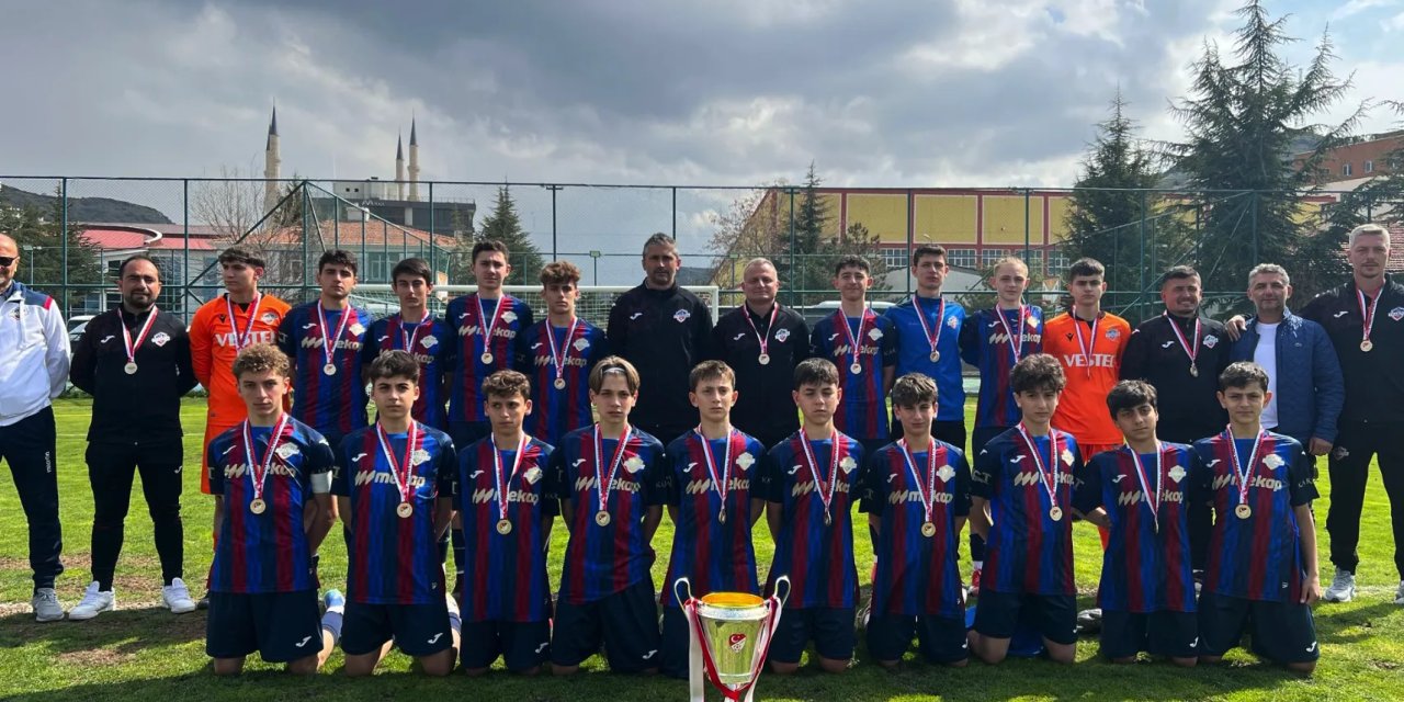 Trabzon'un gençleri şampiyon oldu: Tarihe geçti