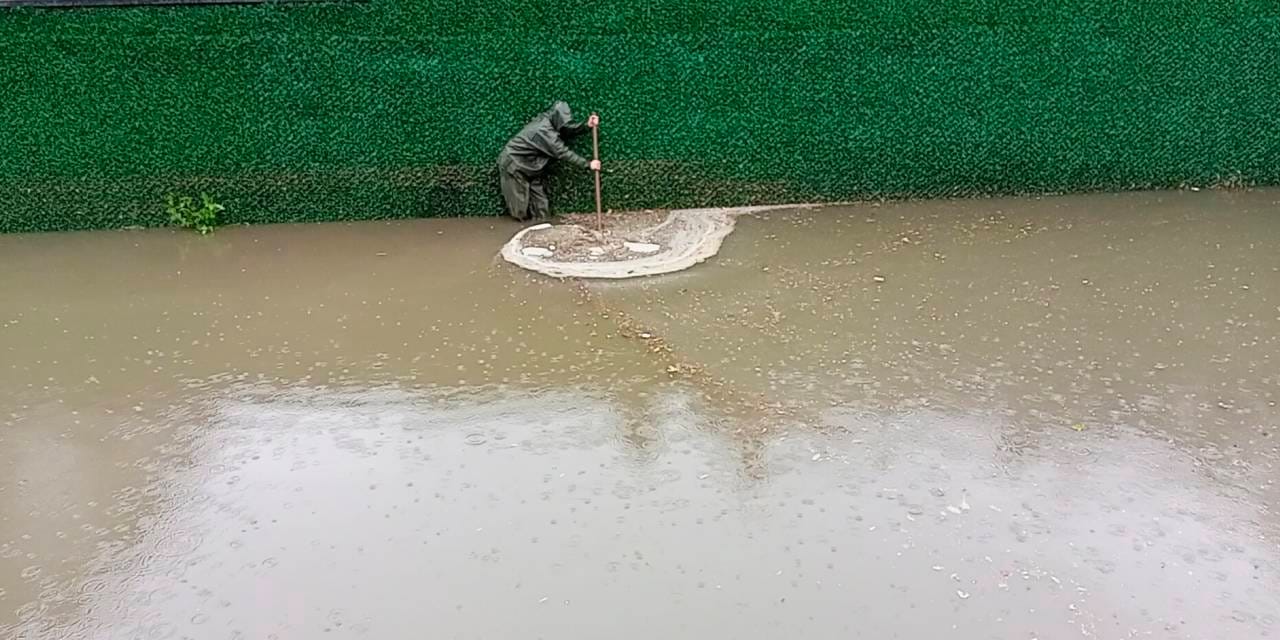 Aydın’da sağanak yağış yaşamı olumsuz etkiledi: Alt geçit suyla doldu