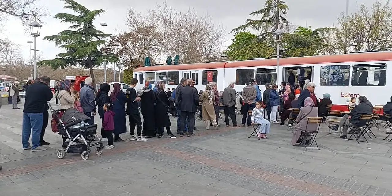 AKP'nin kalesinde ucuz simit-çay kuyruğu