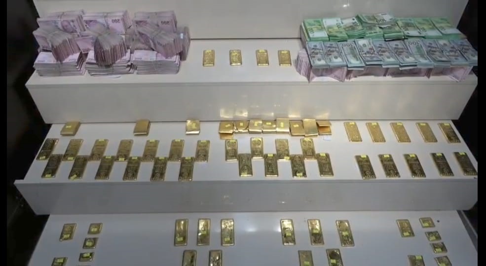 Valizden çıkanlar şoke etti: Milyonluk servet havalimanında yakalandı!