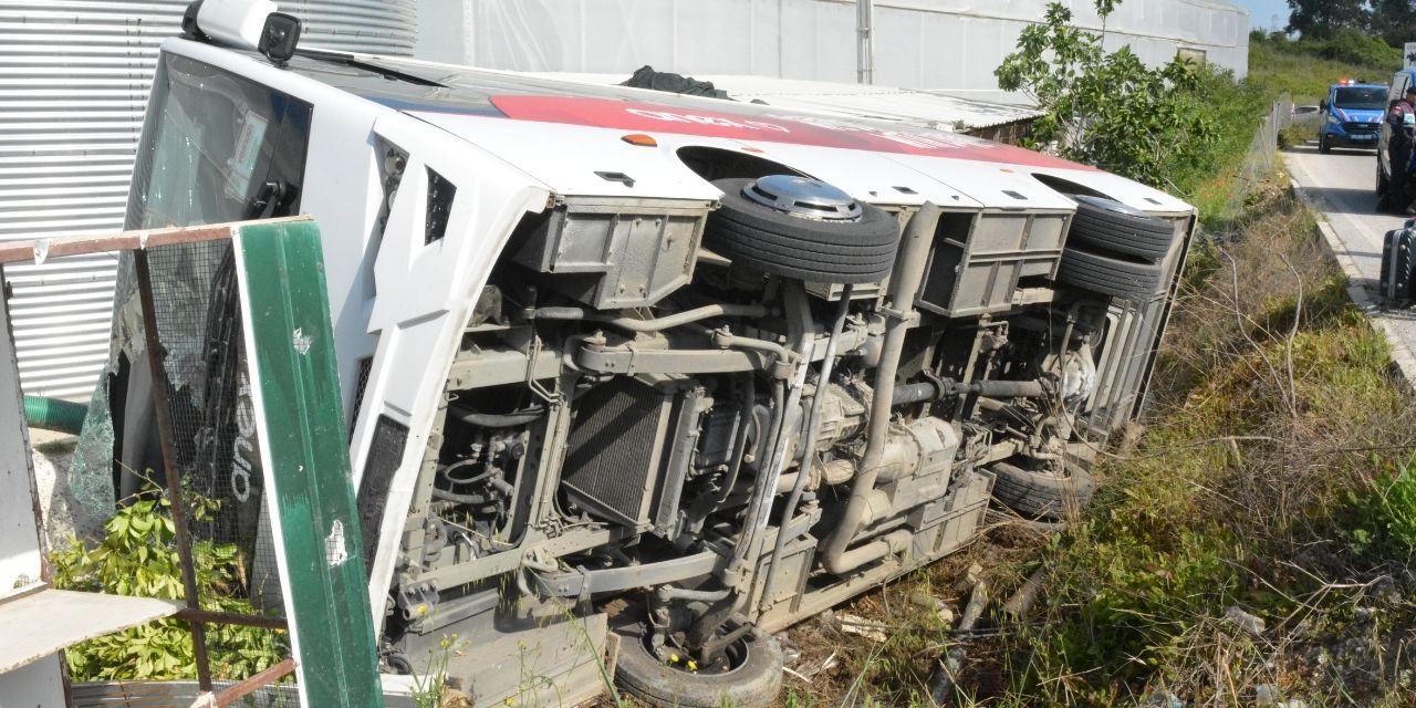 Tur faciası: Antalya’da midibüs devrildi çok sayıda yaralı var!