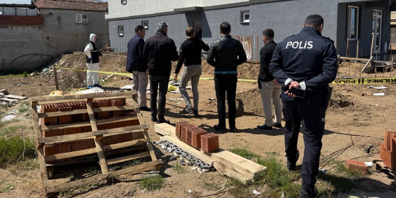 İnşaat işçileri kazı yaparken buldu: Polis hemen harekete geçti