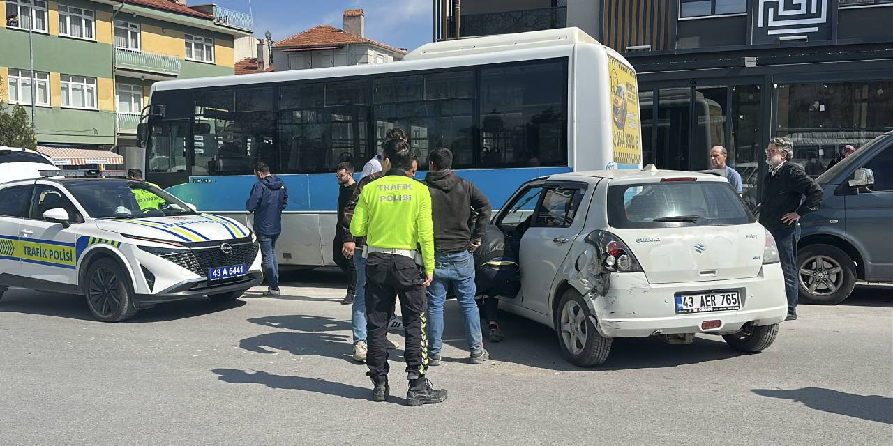 2042'ye kadar ehliyetine el konulan sürücü: Park halindeki araca çarptı