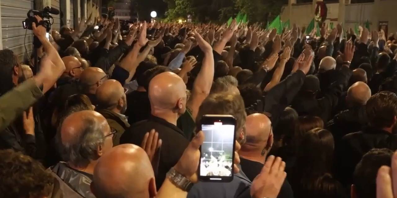 İtalya'da neofaşistler, 50 yıl önce öldürülen aşırı sağcı ismi "nazi selamı" ile andı