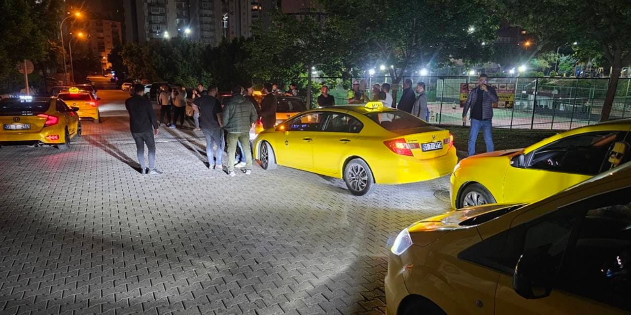Taksi sürücüsü, uyardığı korsan taksi sürücüsü tarafından darbedildi
