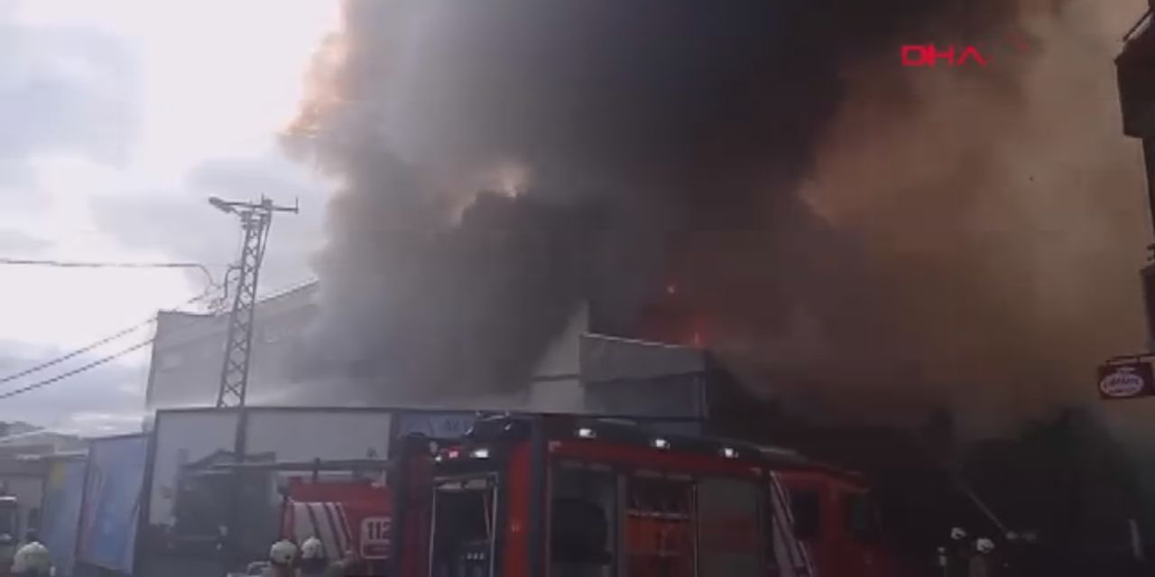 Sancaktepe'de iş merkezinde yangın: Çok sayıda itfaiye ekibi sevk edildi