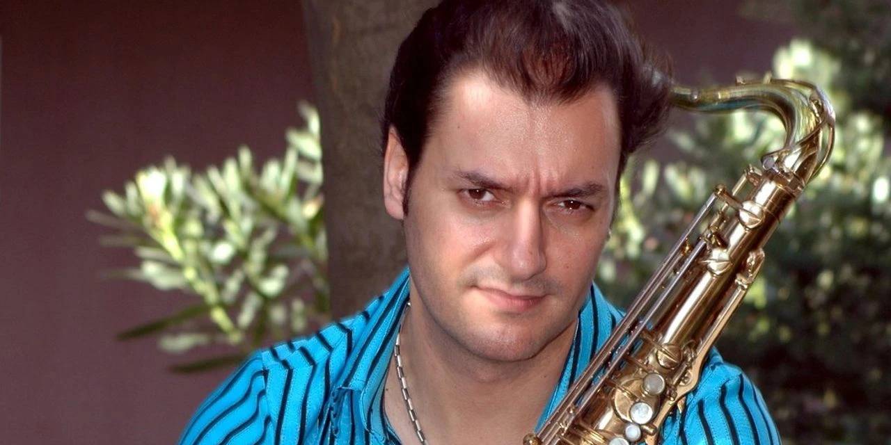 Ünlü şarkıcı Tayfun acı haberi verdi