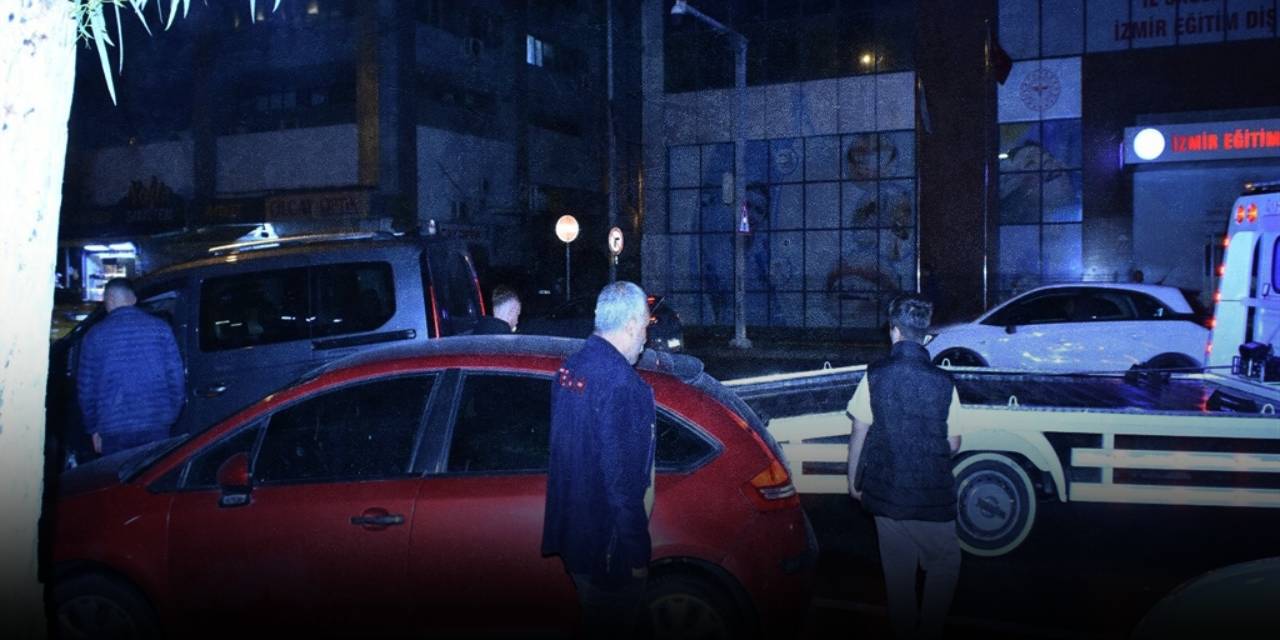 İzmir'de bir sürücü park halindeki 3 otomobile çarptı: 2 kişi yaralandı