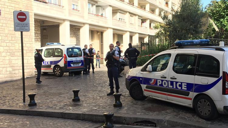 Fransa'da terör alarmı: Paris'te askerlere çarpıp 6 askeri yaralayan kişi operasyonla yakalandı