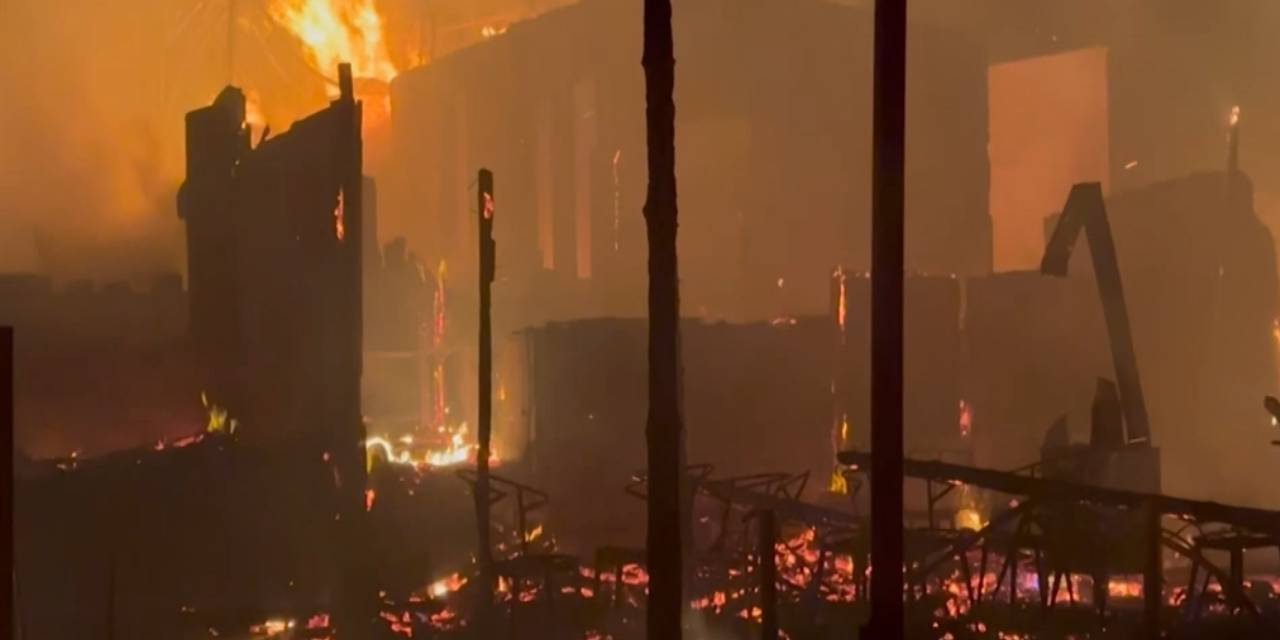 Şile'de yangın: 6 restoran alev alev yandı