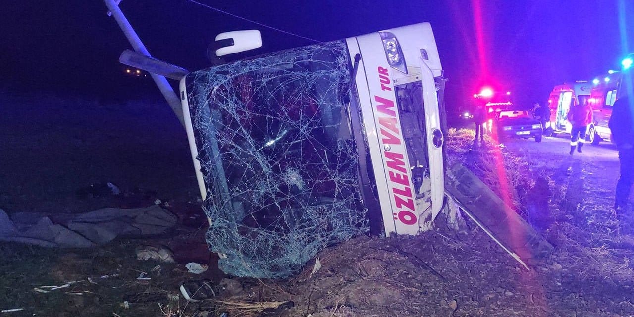 Yolcu otobüsü devrildi! 28 yaralı