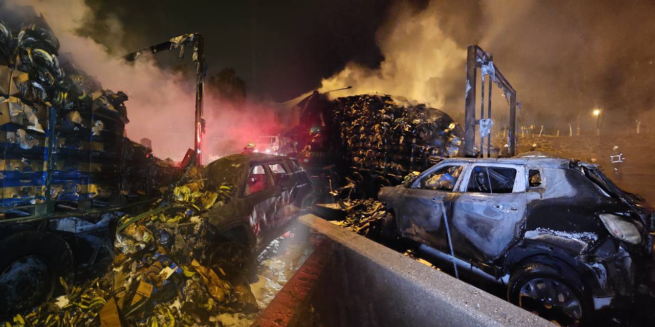 Zincirleme kazada yanmaktan son anda kutuldular