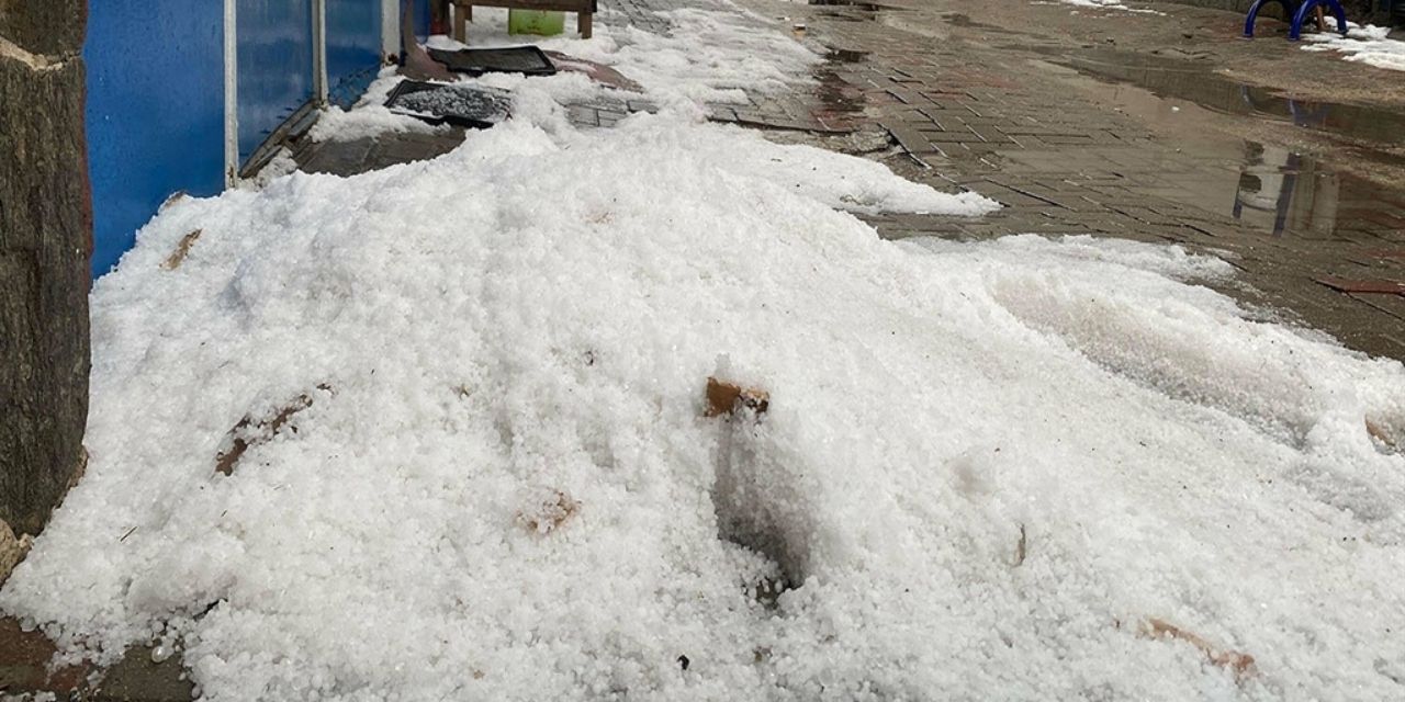 Manisa’da ani bastıran yağışla dolu kabusu başladı!