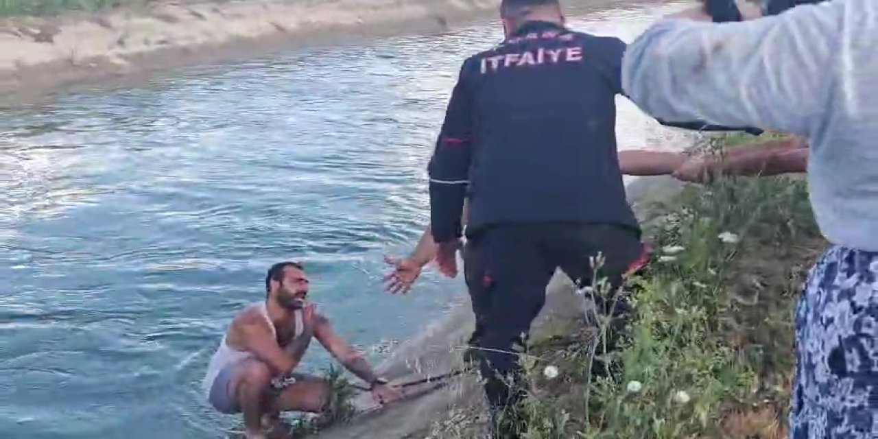 Kanala düştü ama istifini bozmadı