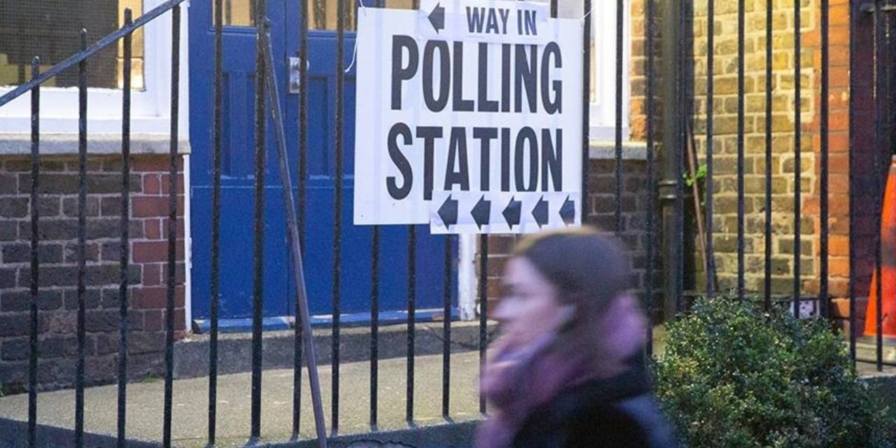 İngiltere'deki bazı kentlerde yapılan yerel seçimlerde oy kullanma işlemi sona erdi