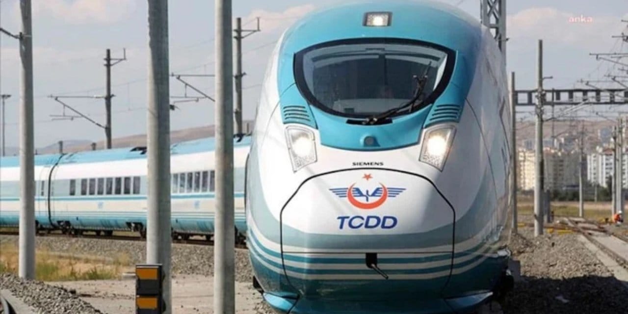 Elektrik kesintisi TCDD'yi vurdu: Sefer durduruldu