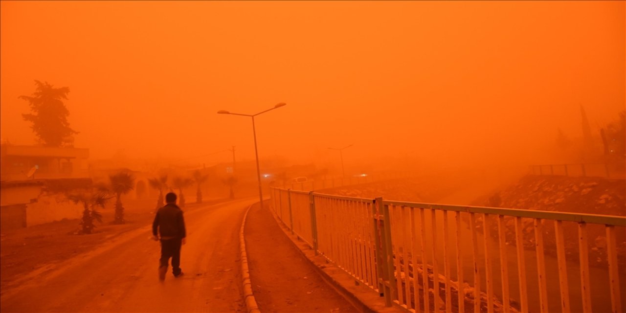 Hindistan'da şiddetli fırtına: 4 ölü