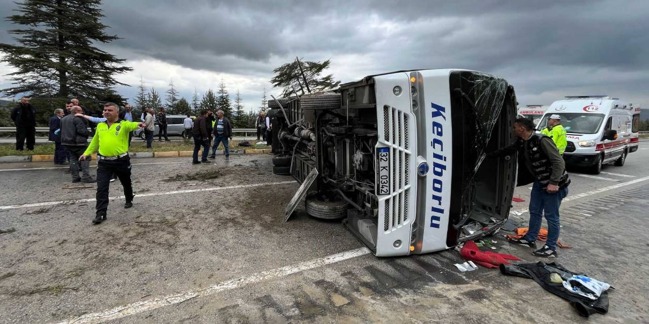 Yolcu midibüsü devrildi: Çok sayıda yaralı var
