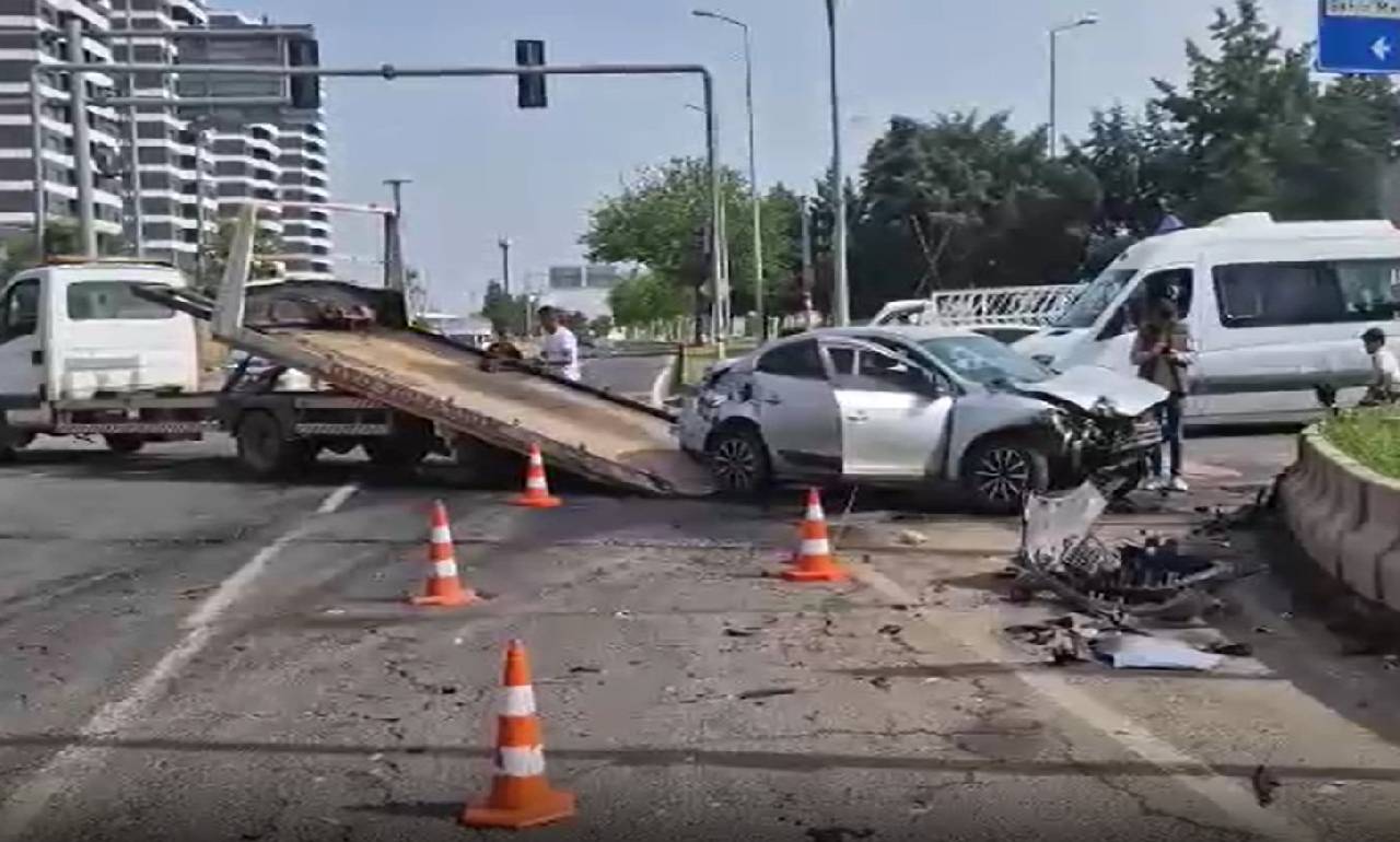 Diyarbakır’da feci kaza! Kamyonetle otomobil çarpıştı: Birçok kişi yaralandı