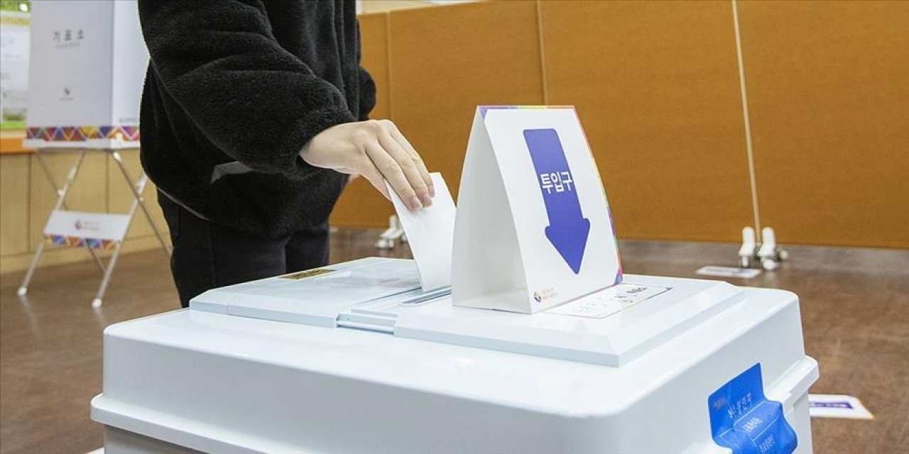 Eski Başbakan aday olacağını duyurdu