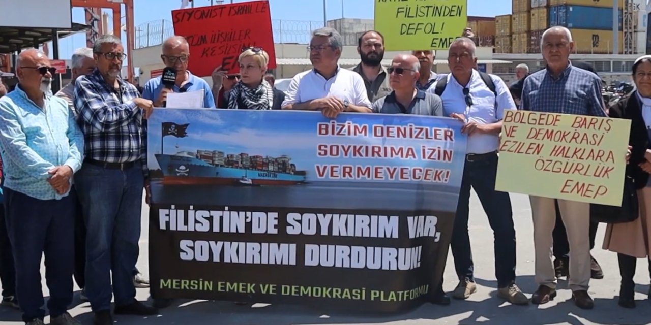 İsrail’e silah taşıdığı belirtilen gemiler Mersin’de protesto edildi: AKP emperyalizme secde ediyor