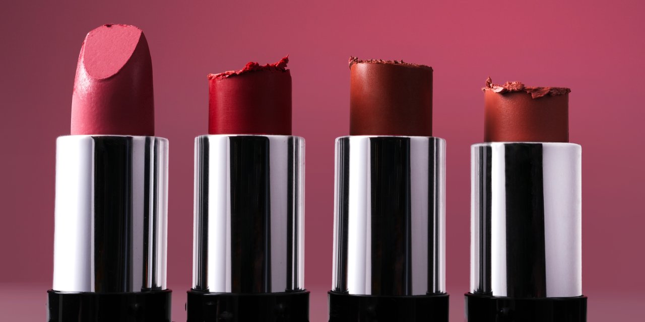 2025’in sessiz ama güçlü güzellik trendi: Nude rujlar