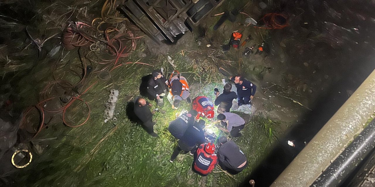 Freni boşalan kamyon önüne gelen otomobilleri biçti