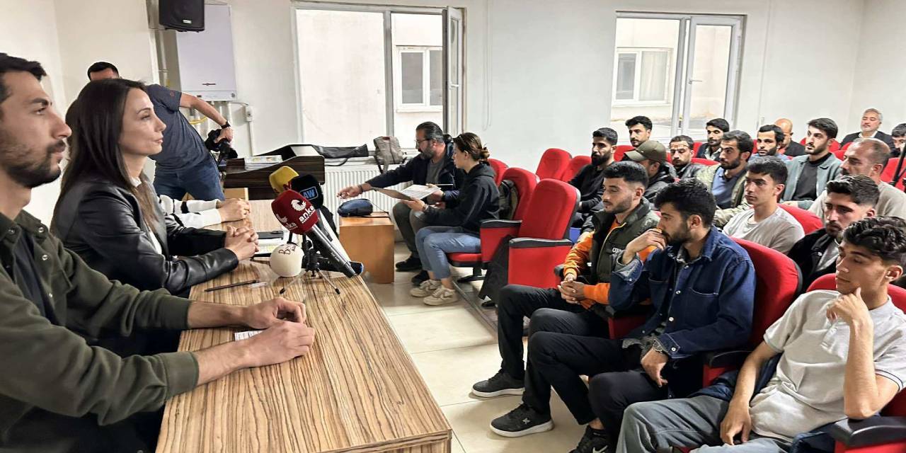 DEM Parti Eş Genel Başkanı Tülay Hatimoğulları Van’da öğrencilerle buluştu