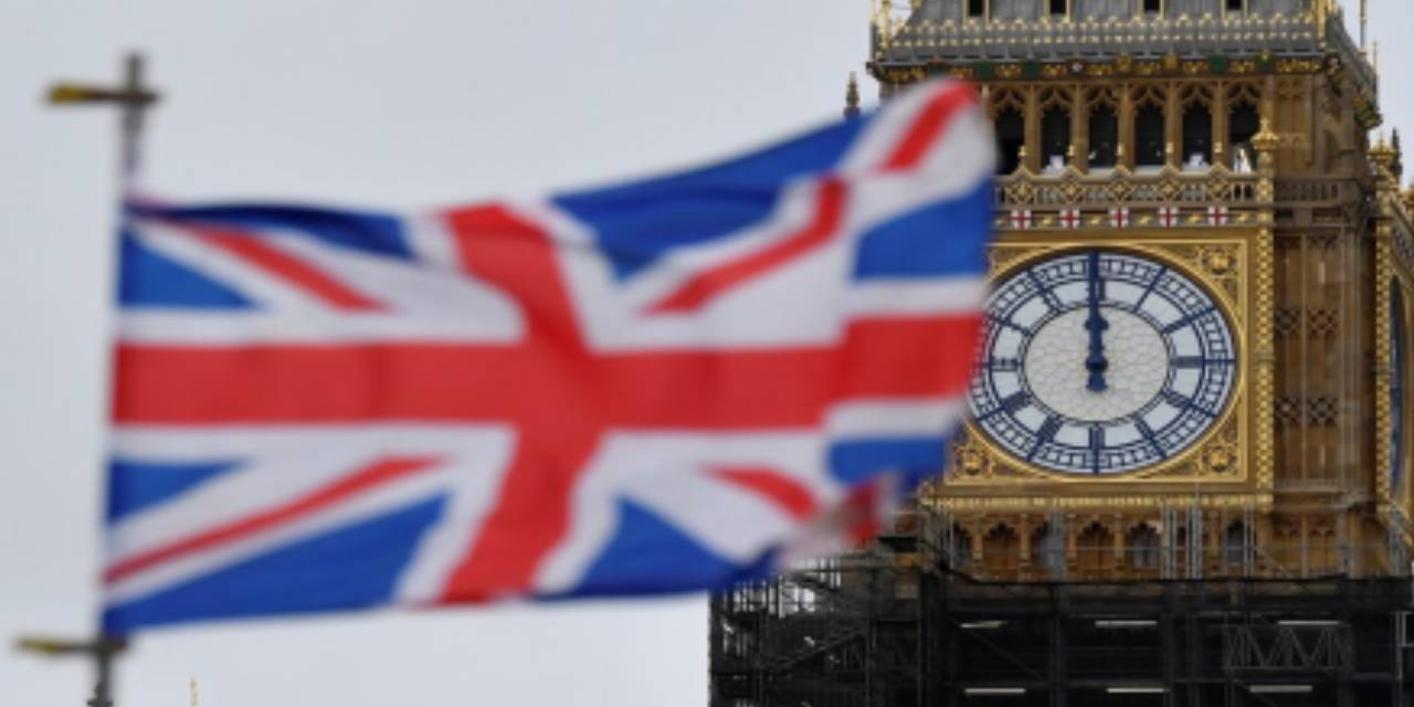 İngiltere'de yerel seçimler ve milletvekili ara seçiminin galibi aşırı sağcılar oldu