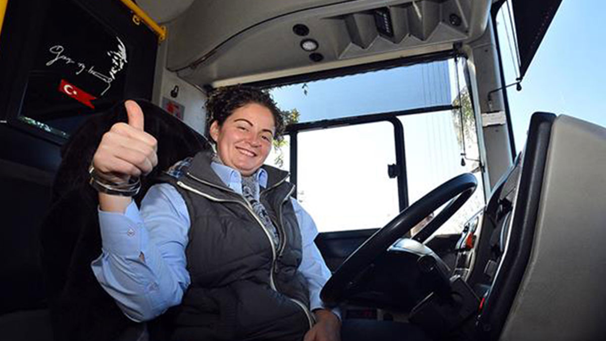 İzmir Büyükşehir Belediyesi, 100 kadın otobüs şoförünü işe alacak