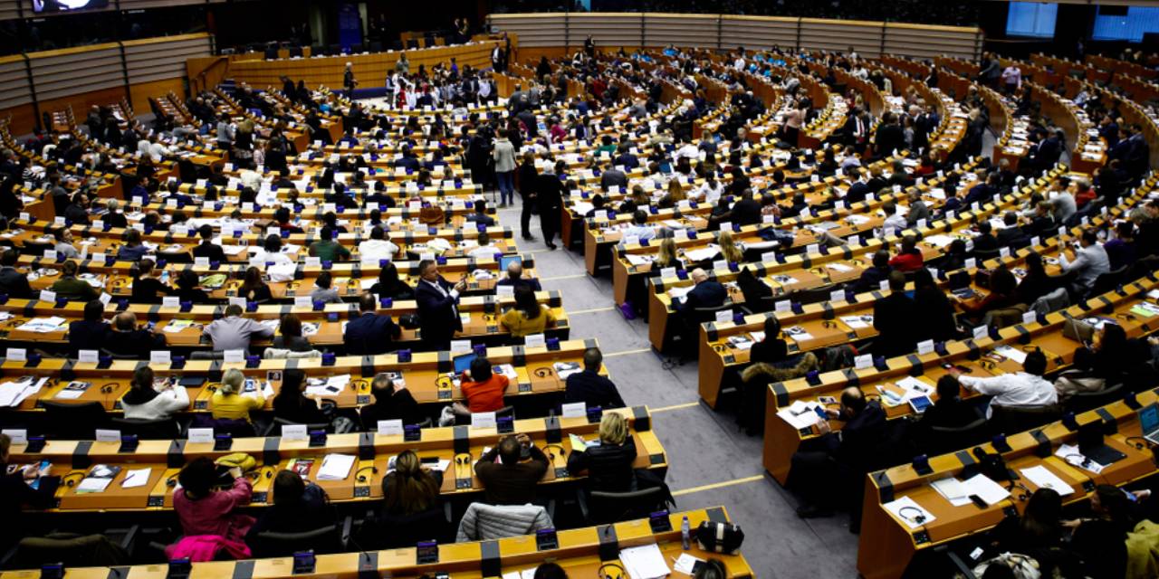 Partinin kapatılması için çağrı yaptı: Anayasaya düşmanlığı kesinleşti