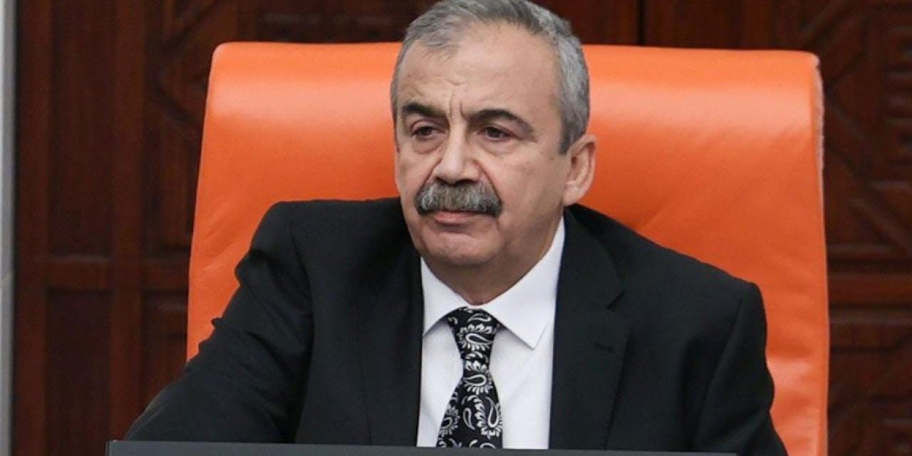 Sırrı Süreyya Önder rol aldığı filmi izleyemedi