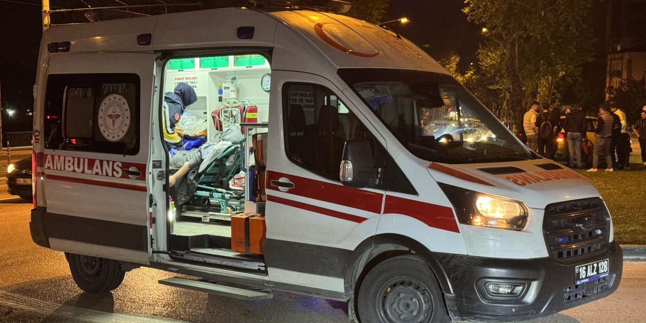 Taksi ile otomobilin çarpıştığı feci kazada 7 kişi yaralandı