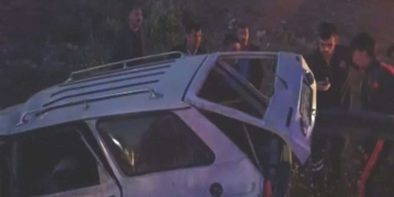 Kamyonetle otomobil çarpıştı 3 kişi yaralandı