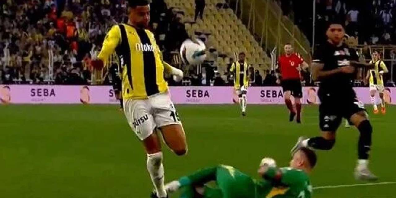 Fenerbahçe penaltı bekledi: Kadıköy'de isyan çıktı