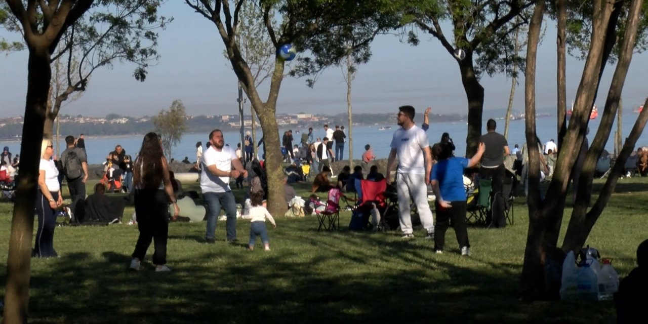 Güneşli havayı gören İstanbullu sahilleri doldurdu