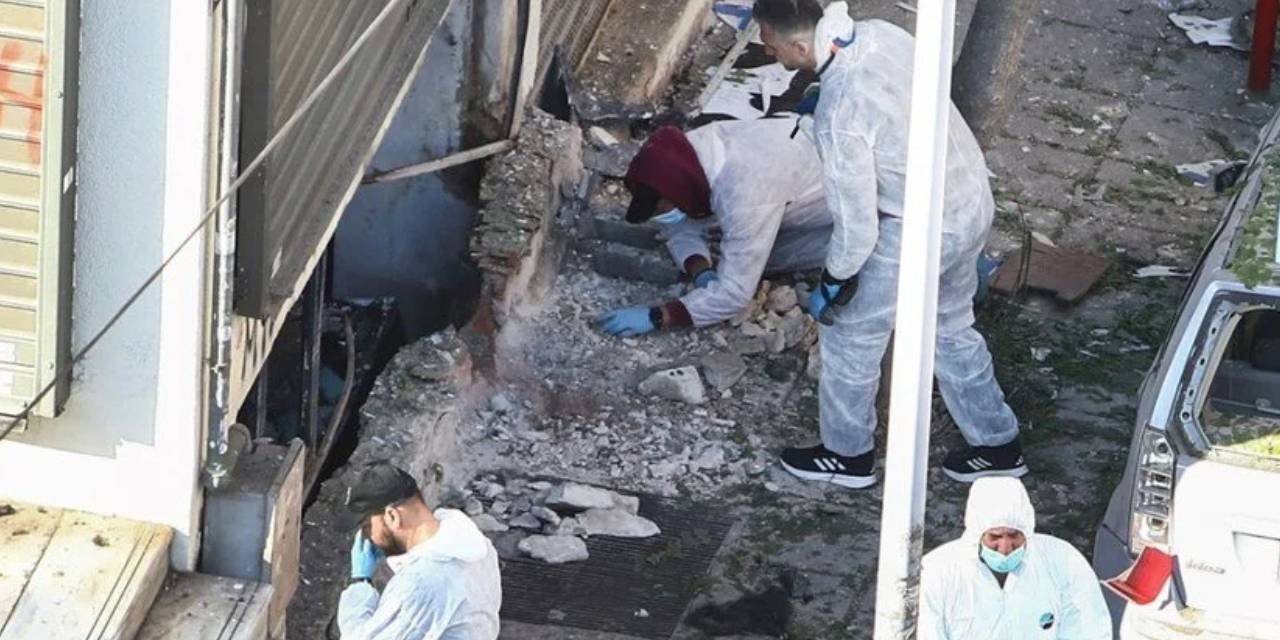 ATM'ye koymak istediği bomba patlayınca öldü