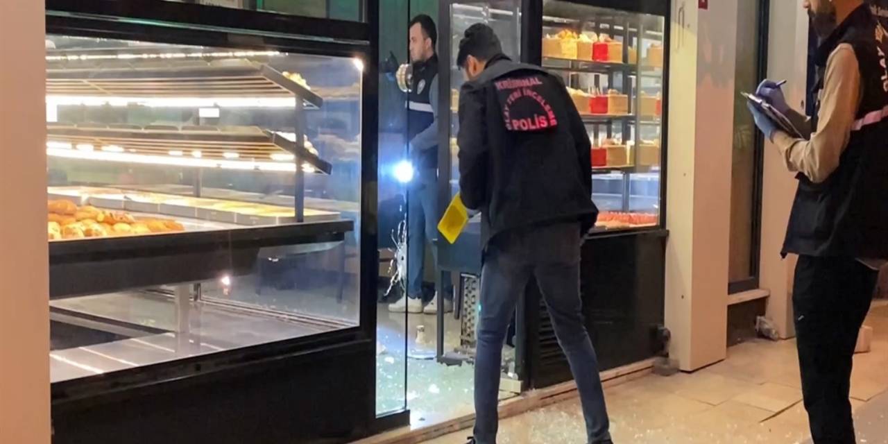 Gaziosmanpaşa'da sokakta husumetlileri ile karşılaştı: Kafede vuruldu