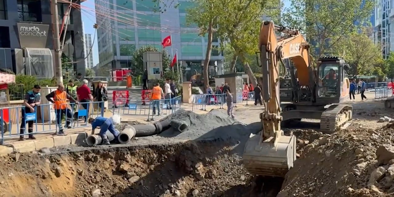 Sarıyer’de çöken yolda onarım çalışmaları 3. gününde: Trafik yoğunluğu yaşanıyor