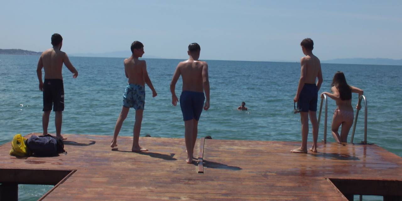 Deniz sezonu açıldı: Sahiller doldu taştı!