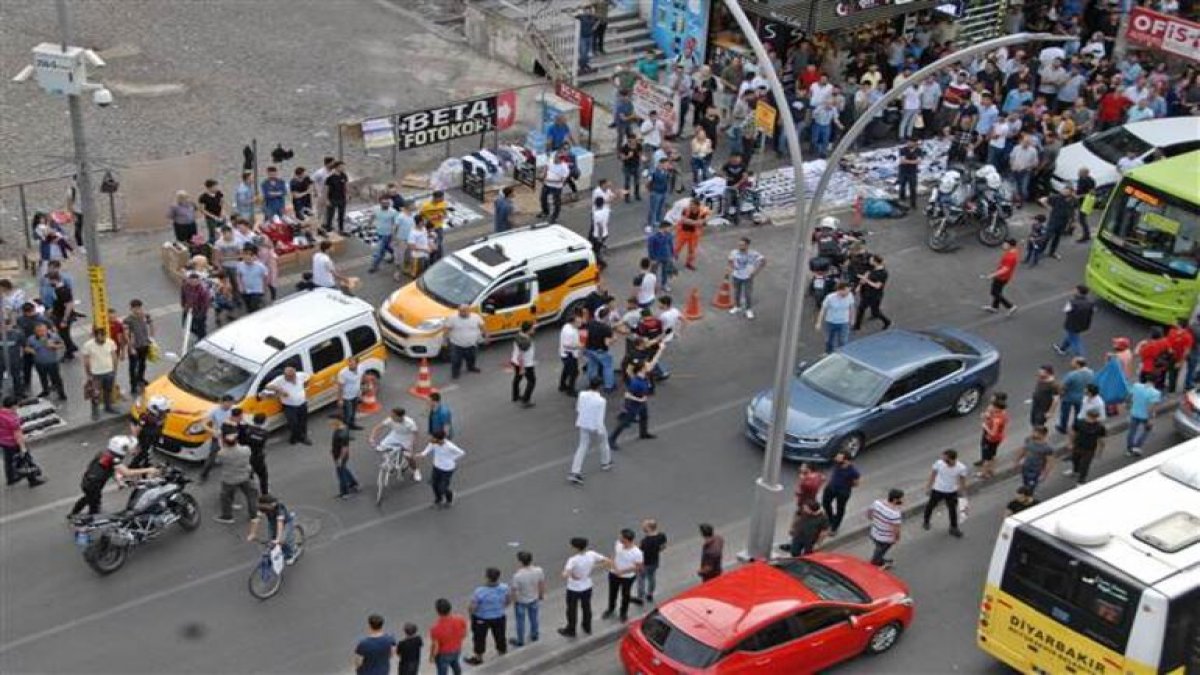 Kent meydanı bir anda karıştı, ortalık savaş alanına döndü! Çok sayıda gözaltı var