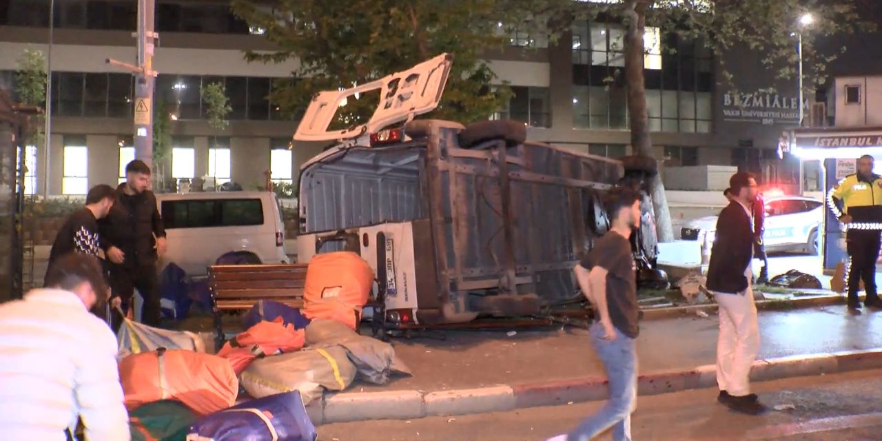 Tekstil ürünleri taşıyordu, önce kaldırıma çıktı sonra devrildi