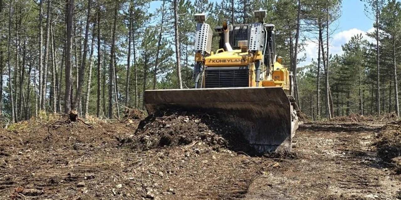 Ekipler gelene kadar iş makinesinin içine girdi! İşçiler hayatlarının şokunu yaşadı