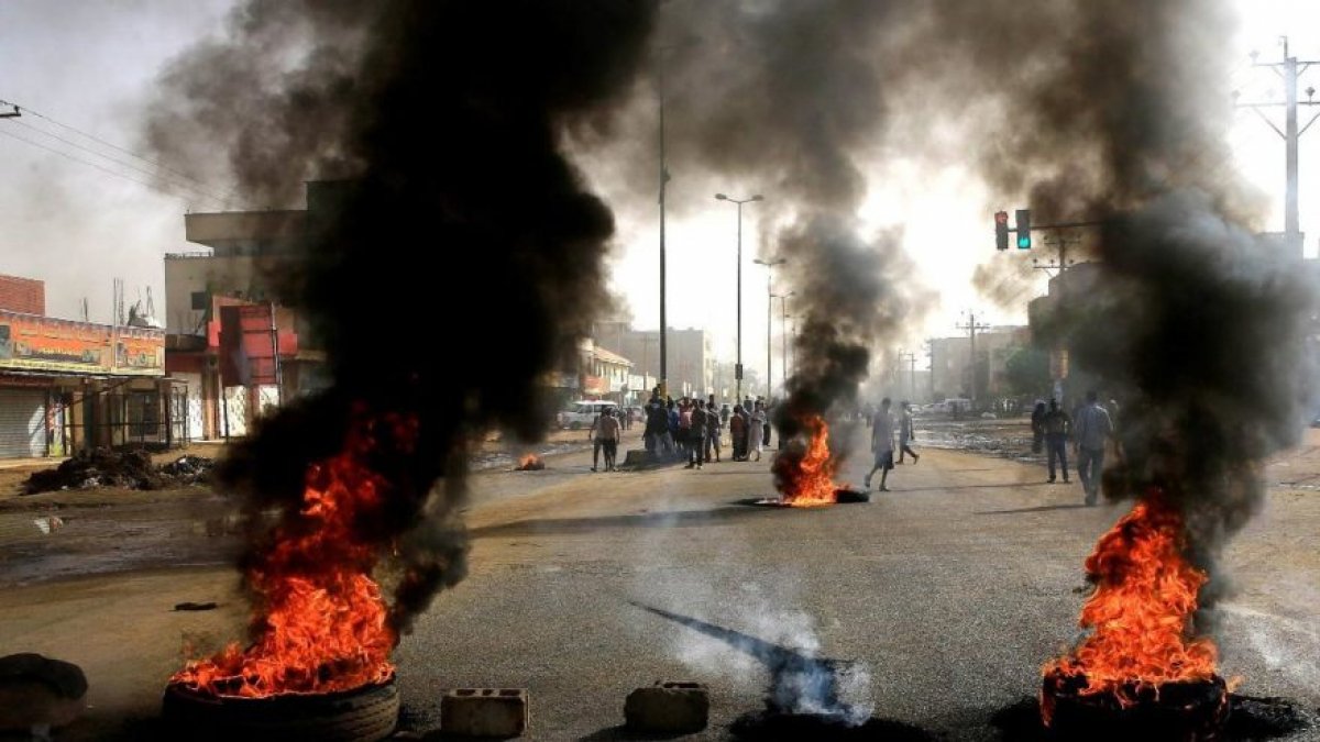 Sudan'da ordu göstericilere müdahale etti: 13 ölü