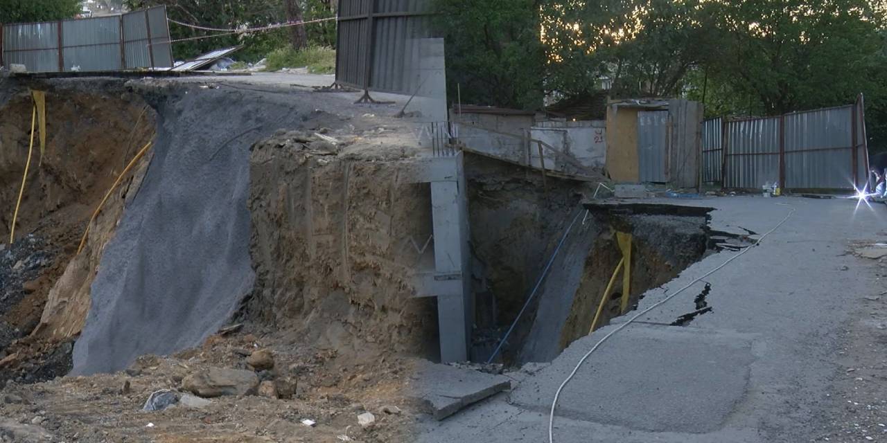 İstanbul'da yine yol çöktü!