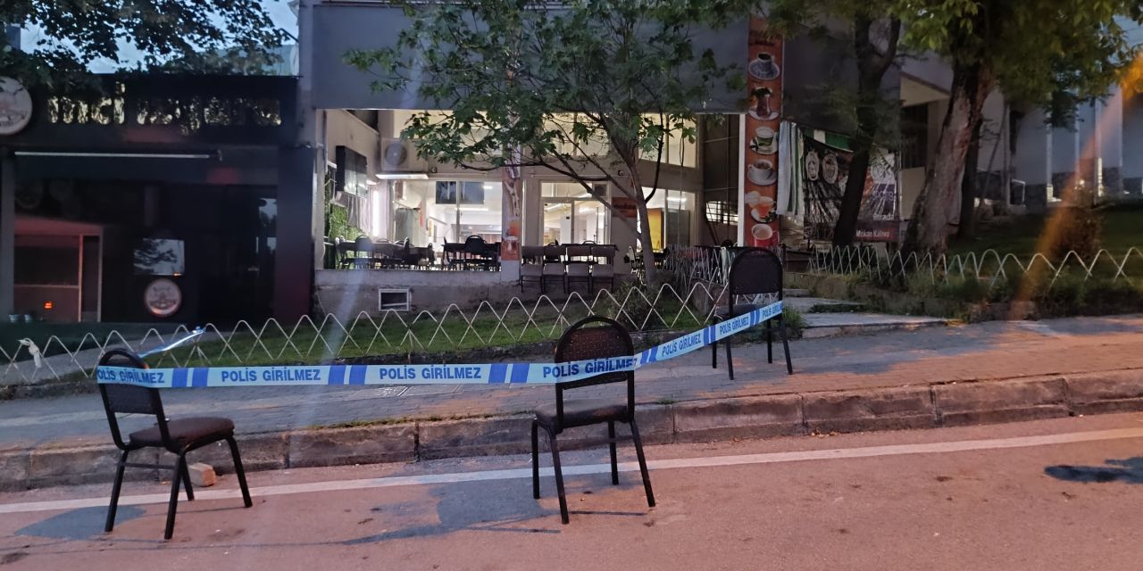 Kahvehaneye kurşun yağdırıp kaçtı